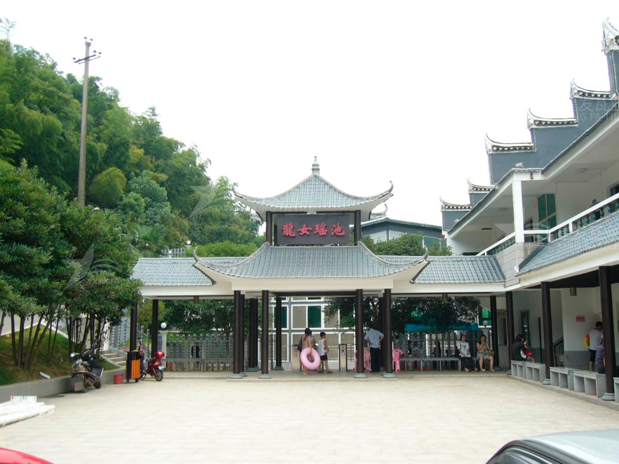 屋頂材料合成樹(shù)脂瓦和不銹鋼瓦哪個(gè)好？選擇很重要！