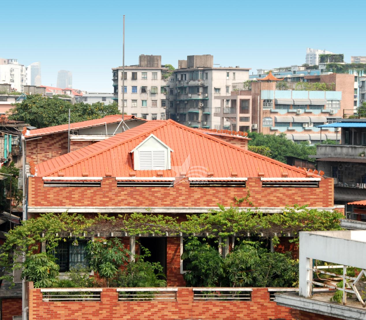 新農村建房：琉璃瓦與合成樹(shù)脂瓦對比，何者更適合？