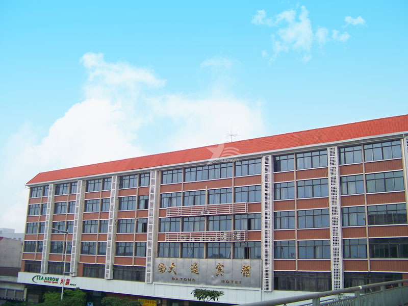 合成樹(shù)脂瓦：輕材質(zhì)高性能，助力屋面建材市場(chǎng)持續發(fā)展